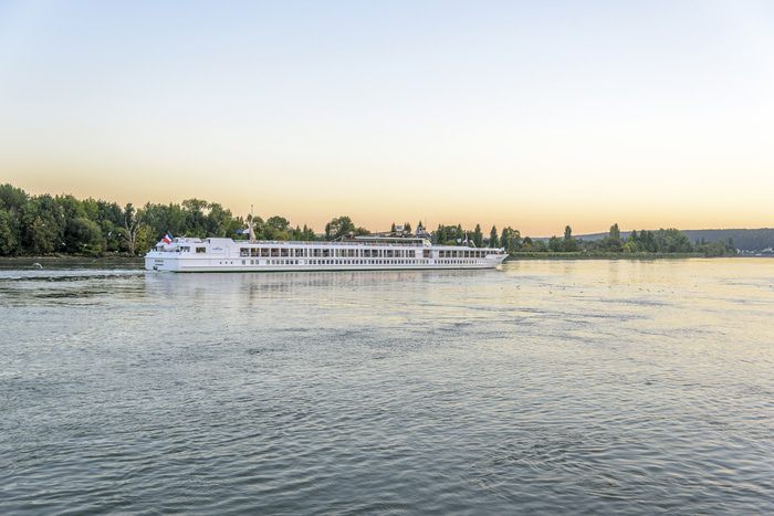 Shore excursions and activities on MS Renoir